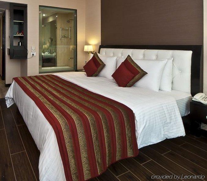 Central Blue Stone By Royal Orchid Gurgaon Room photo